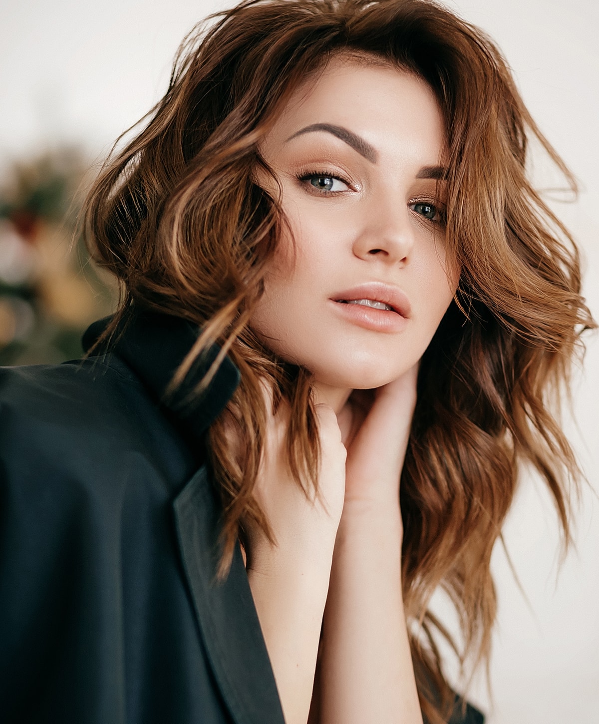 Woman posing with wavy hair and neutral expression.